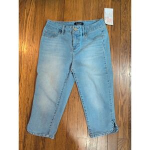 D. Jeans Jeans Womens Sz 4 Blue Denim Light Wash Mid Rise Capri Slit Leg stretch